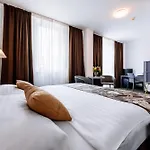 فندق سنترال، براغ 3* براغ