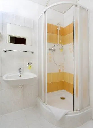 فندق سنترال، براغ 3*