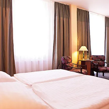 מלון Central Hotel Prague פראג