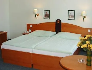 فندق سنترال، براغ براغ