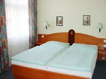 فندق سنترال، براغ فندق