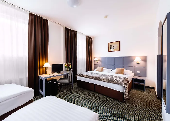Central Hotel Prague 3*